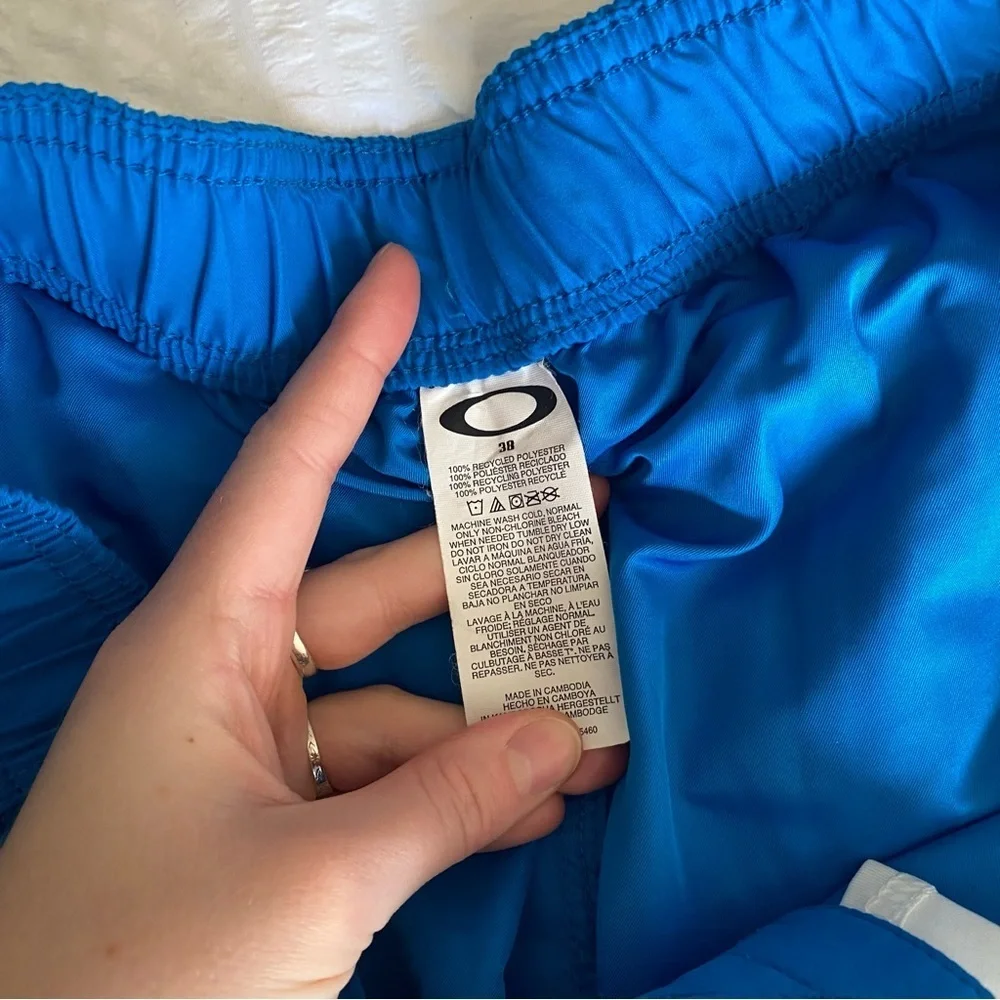 Men’s Oakley royal blue swim trunks/ board shorts size 38
